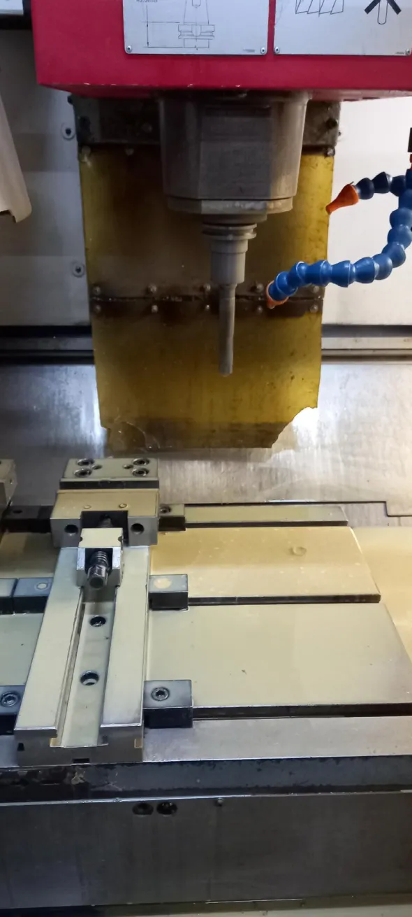 Centro di lavoro verticale CNC CINCINNATI MILACRON