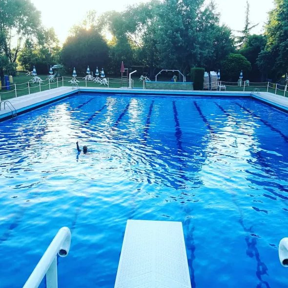 CENTRO SPORTIVO CON PISCINE