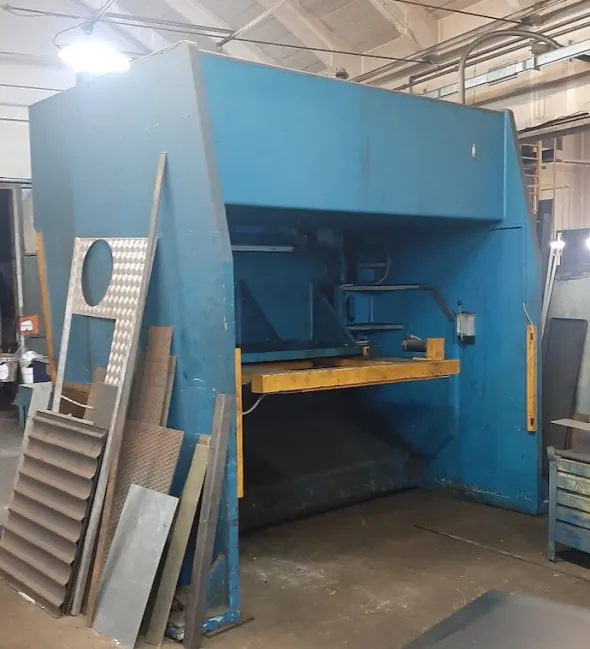 Cesoia a ghigliottina meccanica CMU 1600x20 mm usata