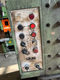 Cesoia meccanica Warcom 2500x10mm usata