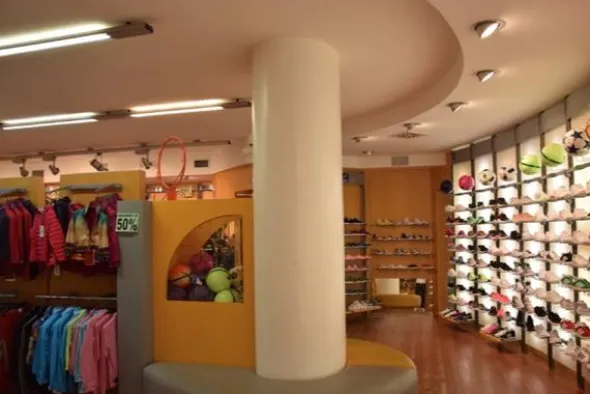 1#3698 Cessione di azienda dedita alla vendita di abbigliamento sportivo