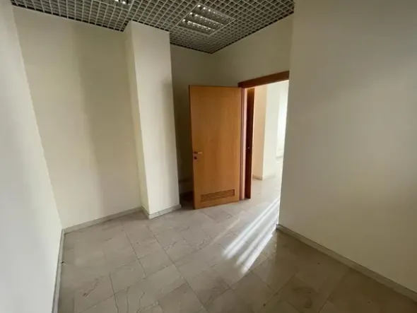 #15114 Cinque locali per ex istituto di credito