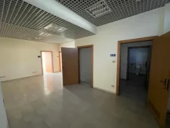 #15114 Cinque locali per ex istituto di credito