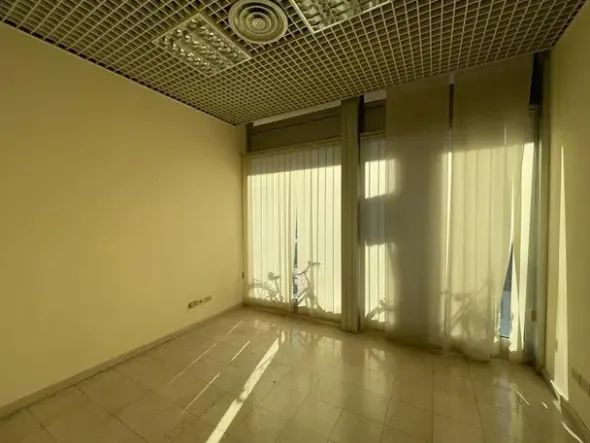 #15114 Cinque locali per ex istituto di credito