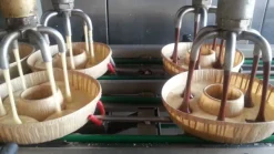 Colatrice automatica per impasto bi-colore