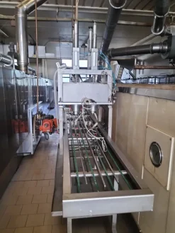 Colatrice automatica per impasto bi-colore