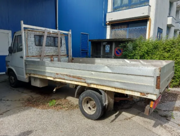 1#8496 Compendio mobiliare per produzione elementi radianti