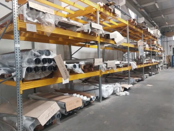 1#8496 Compendio mobiliare per produzione elementi radianti