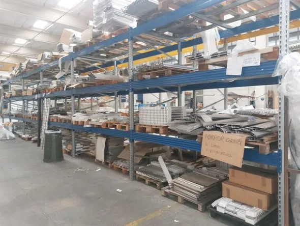 1#8496 Compendio mobiliare per produzione elementi radianti