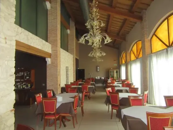 #7414 Complesso agrituristico con terreno agricolo