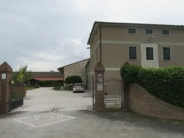 #7414 Complesso agrituristico con terreno agricolo