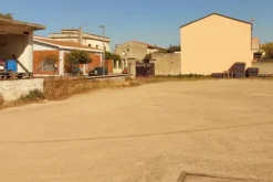 #20410 Complesso artigianale con cortile e pertinenze