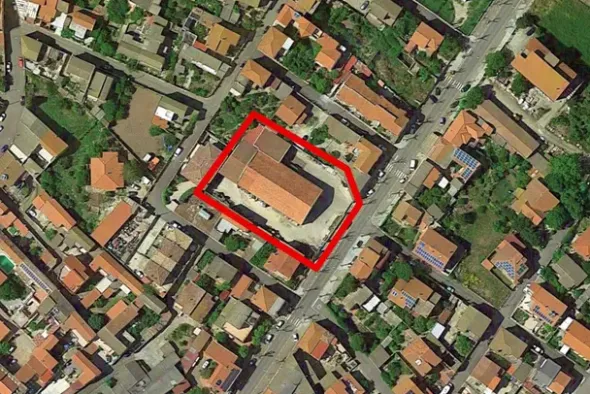 #20409 Complesso artigianale con cortile e pertinenze
