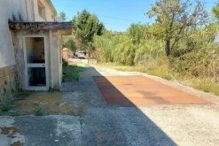 #21451 Complesso artigianale con cortile e pertinenze