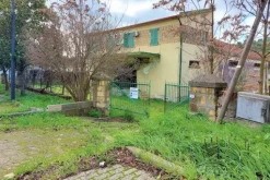 #19429 Complesso artigianale con cortile e pertinenze