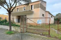 #19435 Complesso artigianale con cortile e pertinenze