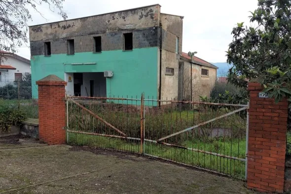 #19452 Complesso artigianale con cortile e pertinenze