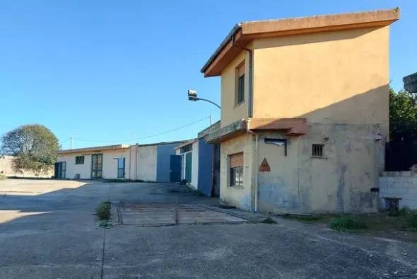 #19428 Complesso artigianale con cortile e pertinenze