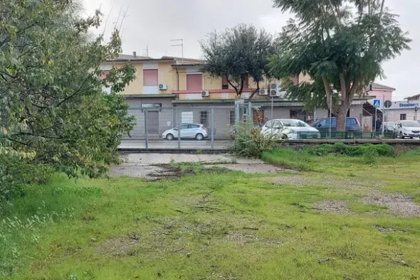 #19447 Complesso artigianale con cortile e pertinenze