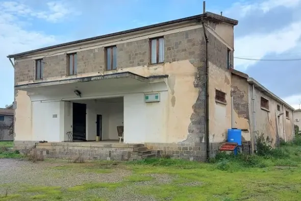 #19447 Complesso artigianale con cortile e pertinenze