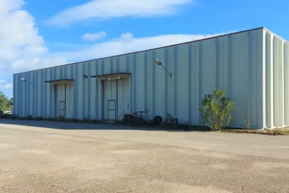 #19441 Complesso artigianale con cortile e pertinenze