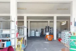 #21456 Complesso commerciale con cortile e pertinenze