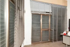 #19433 Complesso commerciale con cortile e pertinenze