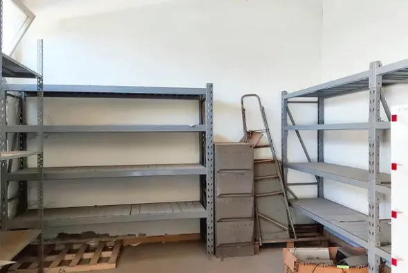#19433 Complesso commerciale con cortile e pertinenze