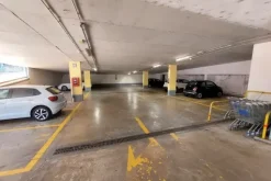 #14497 Complesso commerciale e ampio parcheggio