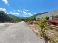 #18482 Complesso industriale con uffici, laboratorio/magazzino, tettoia, piazzali e terreni edificabili