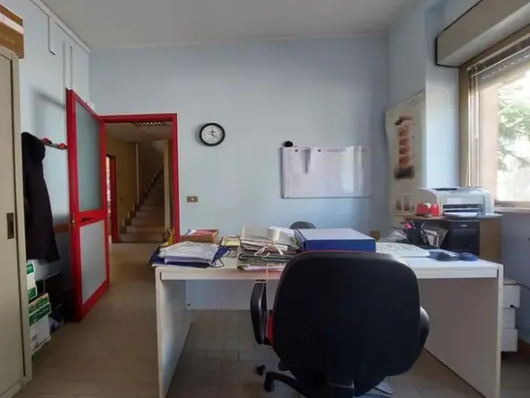 #18482 Complesso industriale con uffici, laboratorio/magazzino, tettoia, piazzali e terreni edificabili