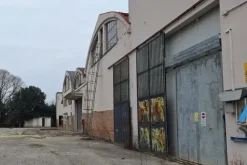 #25735 Complesso produttivo con capacità edificatoria residua