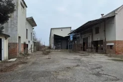 #25735 Complesso produttivo con capacità edificatoria residua