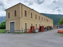 #13176 Complesso produttivo da riqualificare con terreni agricoli sparsi