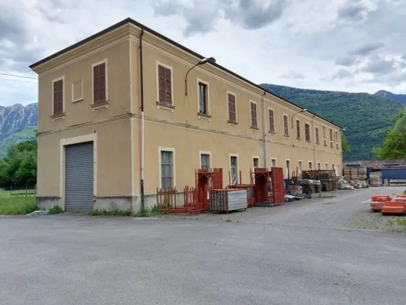 #13176 Complesso produttivo da riqualificare con terreni agricoli sparsi
