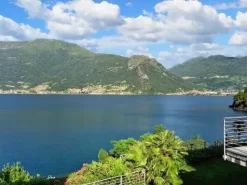 #2537091 Complesso turistico sul lago di Como