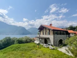 #2537091 Complesso turistico sul lago di Como