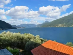 #2537091 Complesso turistico sul lago di Como
