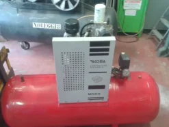 COMPRESSORE A VITE