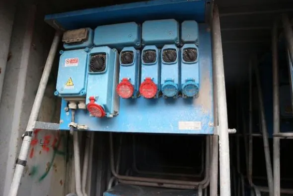 20132#4390 Container e quadri elettrici