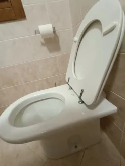 Coppia di sanitari e lavabo Ideal Standard