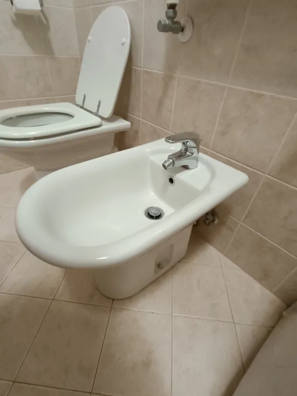 Coppia di sanitari e lavabo Ideal Standard