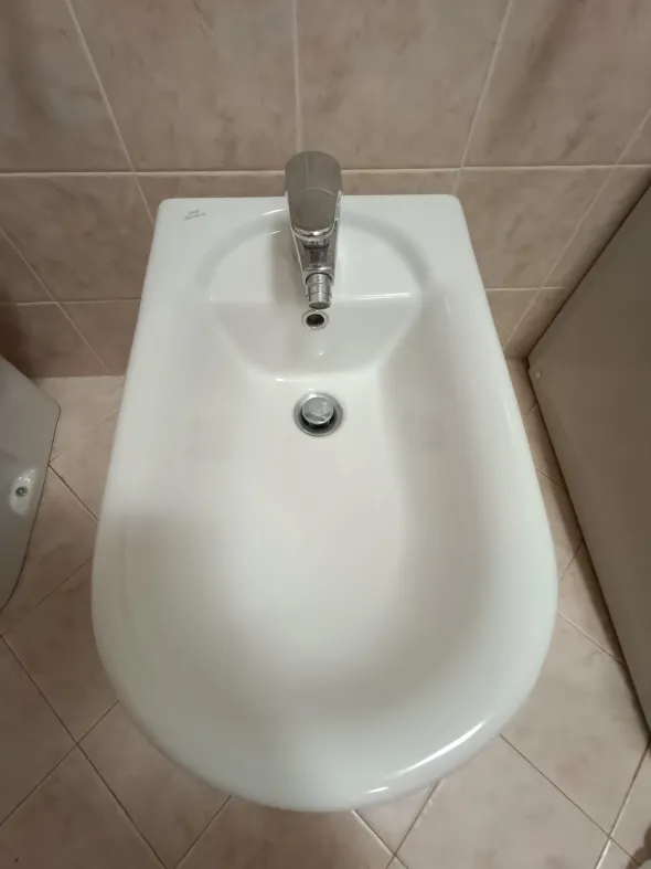 Coppia di sanitari e lavabo Ideal Standard