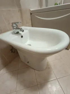 Coppia di sanitari e lavabo Ideal Standard
