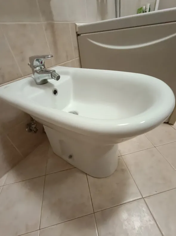 Coppia di sanitari e lavabo Ideal Standard