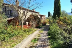 #15003 Country house in complesso immobiliare