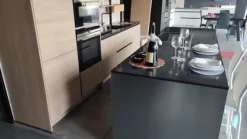 cucina con isola, completo di elettrodomestici