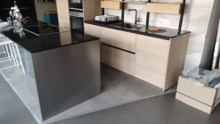 cucina con isola, completo di elettrodomestici