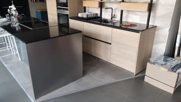 cucina con isola, completo di elettrodomestici