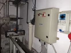 9#3675 Deionizzatore centralizzato e analizzatore automatico Alisei